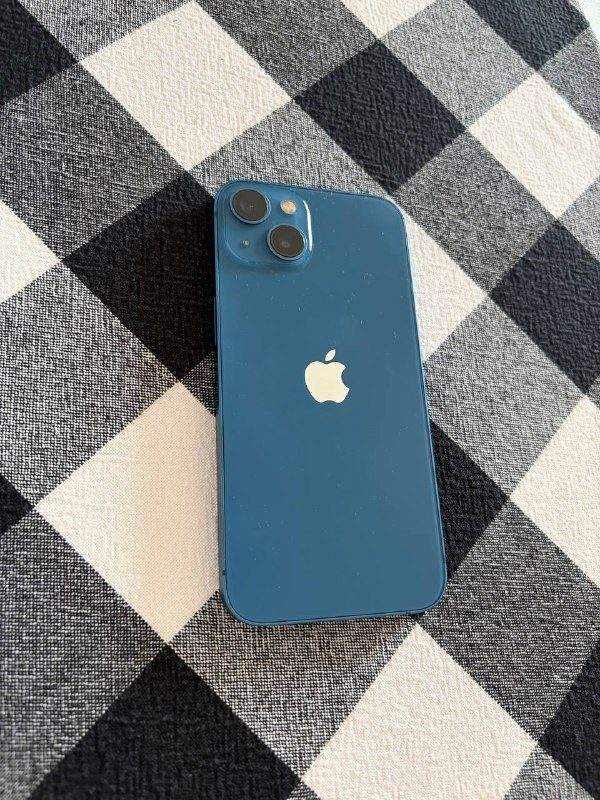 Продается Iphone 13, цвет синий, состояние отличное, сколов и повреждений нет — фото 1 из 2