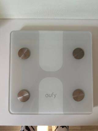Продам напольные весы eufy с одноименным приложением для измерения веса и сост
