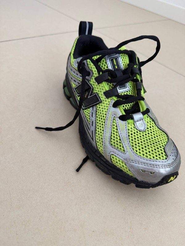 Продам кроссовки new balance, размер 38,5, почти новые, куплены в Италии, 20 е — фото 1 из 3