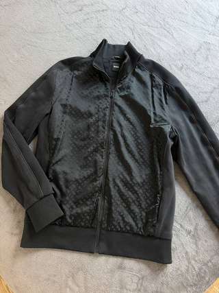 Мужской костюм Boss, оригинал (кофта+штаны), 120€, самовывоз Подгорица