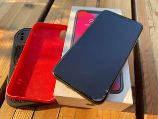 Продаю iPhone X - 64Гб, в связи с переходом на новый. Батарея 51%, в камере с