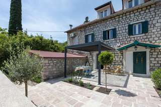 🏠 Недвижимость с 3 спальнями · Херцег-Нови · €399 900