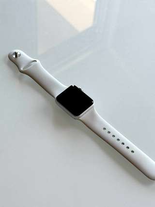 Apple Watch Series 3, в отличном состоянии, имеется зарядный кабель, 40 евро