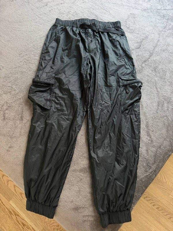 Спортивный костюм Nike, оригинал, нейлоновый комплект (ветровка+штаны), 80€, с — фото 1 из 2