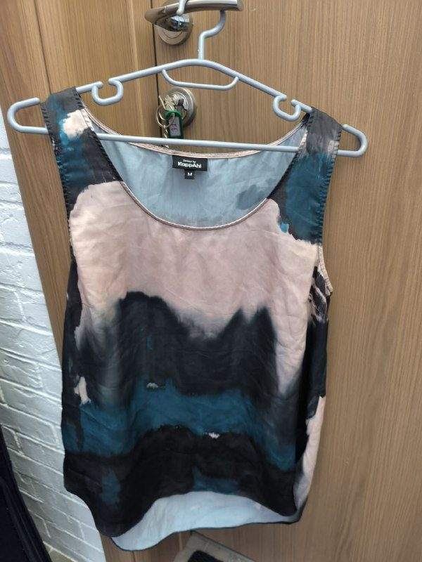 Продам белый топ, gina tricot, размер М, 2 euro, надела пару раз — фото 1 из 3