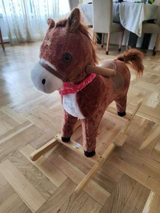 Лошадка-качалка 🐴 · Мягкая и красивая детская лошадка-качалка с удобными ручка