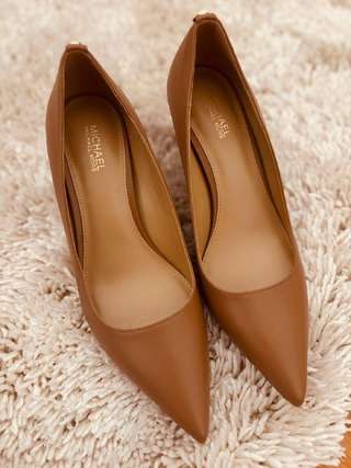📍Будва. Продаю: 1. Туфли новые Michael Kors, р. 38-39. - 55€, Сумка DKNY - нов