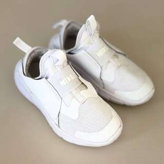 Продам кроссовки Nike, размер 31, на ножку 19см