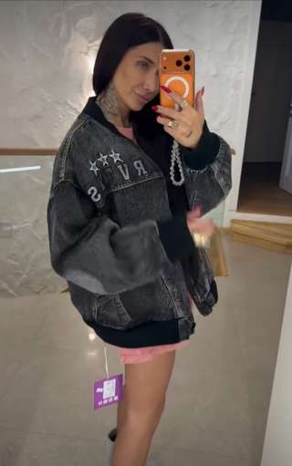 Крутая Onesize, oversize -Корея!На фото девушка -Xs(164 см) подойдет до ХЛ ,Ее