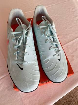 Продам бутсы сороконожки Nike Phantom GX, размер 42, б/у, один выход на поле