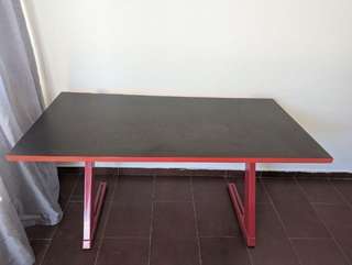 Продам отличный письменный стол 138x68