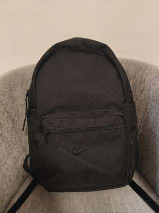 Продам абсолютно новый рюкзак фирмы Nike из плотного износостойкого материала