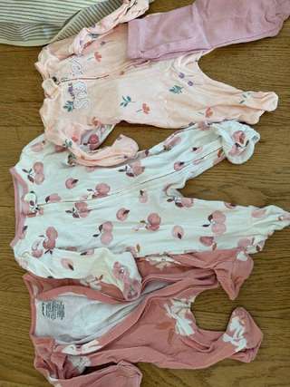 Продаю бодики carters размер 0 new born