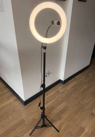 Кольцевая LED-лампа с штативом (10€) самовывоз Подгорица
