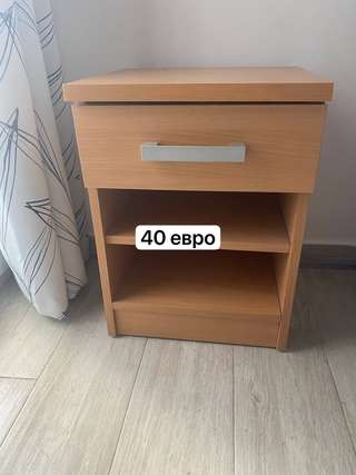 Будва . 2 пляжных полотенца по 5 евро, прикроватная тумбочка 40 евро