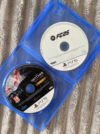 Отдам два джойстика ,коврик большой классный и игры за 20€