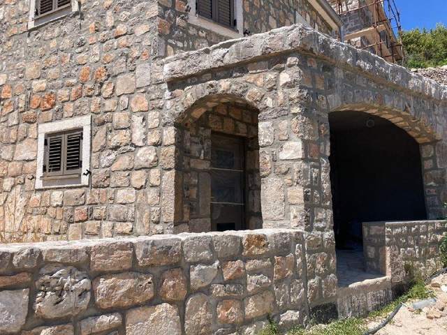 Продажа · пол-в Луштица, Миловичи — фото 2 из 10