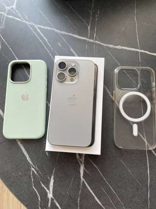 Продаю iPhone 15 Pro 256 гигабайт в идеальном состоянии, полный комплект