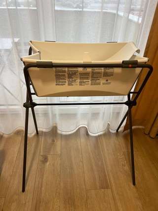 Продам полный комплект ванночки ( ванна, стойка, шланг для слива воды, горка)s