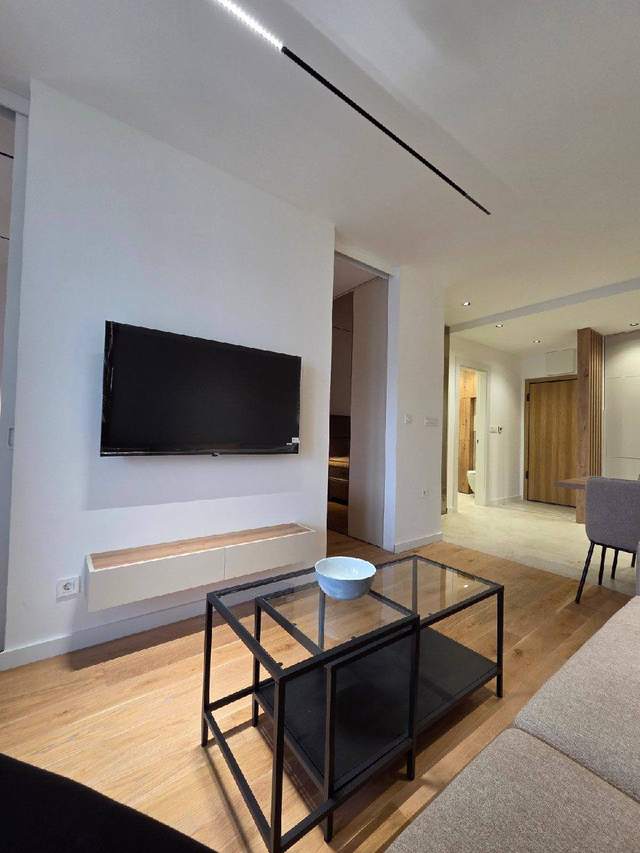 Хозяйка моей квартиры сдает квартиру в Green Level, 650 евро без гаража — фото 1 из 2