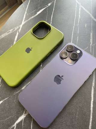 iPhone 14 Pro Max на 256 гигабайт, от чехла есть потертости, заменен экран