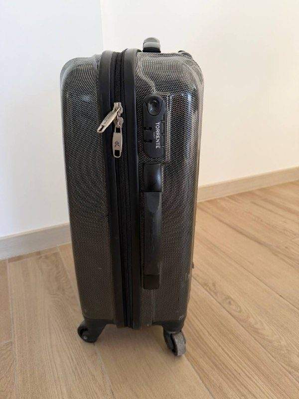 Продается чемодан б/у, cabin size 55x35x20, Тиват, цена 15€ — фото 3 из 10
