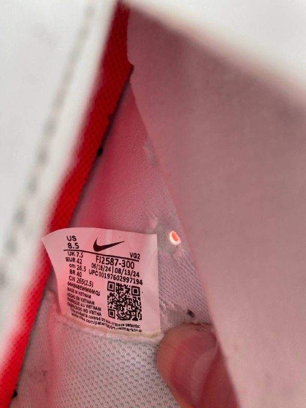 Продам бутсы сороконожки Nike Phantom GX, размер 42, б/у, один выход на поле — фото 9 из 10
