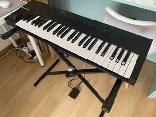Миди-клавиатура (MIDI) NI Komplete Kontrol A49 + стойка + сустейн-педаль Yamah