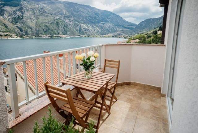 📍 €220.000 · Продажа: великолепная квартира с панорамным видом на Которский за — фото 1 из 10