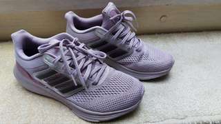 1) Женские кроссовки Adidas