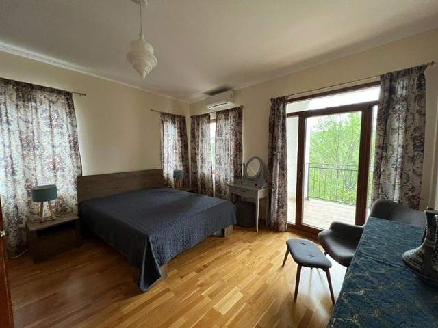 🏡 Вилла с 3 спальнями · Херцег-Нови · €2 500 / мес — фото 2 из 10
