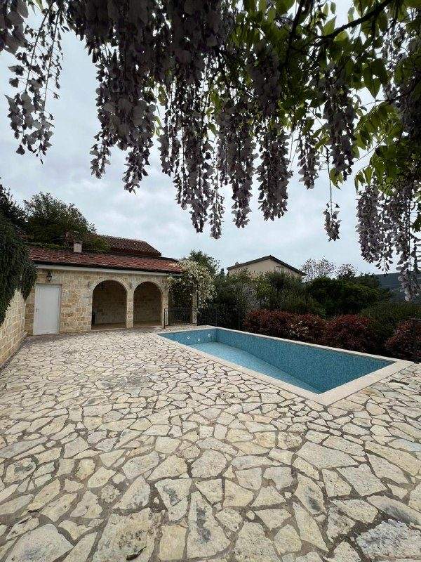 🏡 Вилла с 3 спальнями · Херцег-Нови · €2 500 / мес — фото 5 из 10