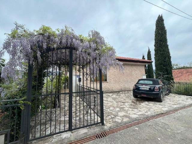🏡 Вилла с 3 спальнями · Херцег-Нови · €2 500 / мес — фото 8 из 10