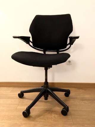 Продам рабочее кресло Humanscale Freedom Office Chair