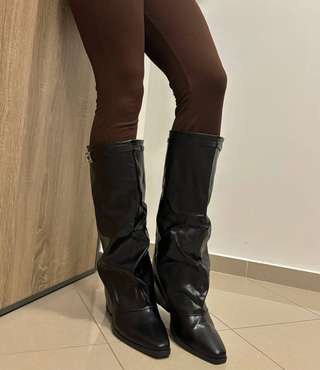 Продам трендовые чёрные сапоги 🖤