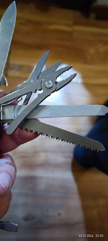 Легендарный нож - мультитул Victorinox, винтажная модель 0,9064, такая уже не — фото 3 из 3