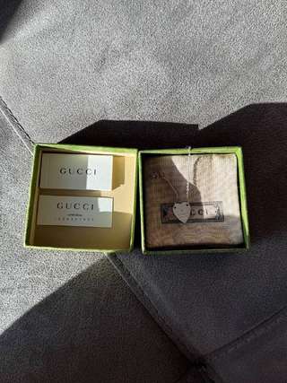 Gucci браслет с подвеской-сердцем