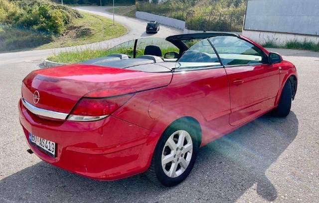 Продам. Opel Astra Cabrio 2010 год автомат 189000км 1.8 бензин. Будва 4500€ — фото 2 из 4