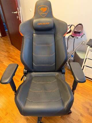 Продаю кресло Cougar Armor Evo, кожаное, невероятное количество всяческих регу