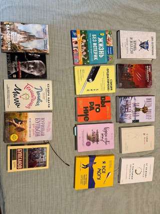 Книги , 2 правых ряда по 500, левый -300