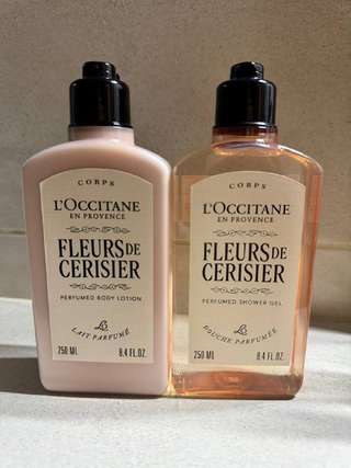 Продаю · Гель для душа и лосьон для тела loccitane вишневый цвет хорошие сроки