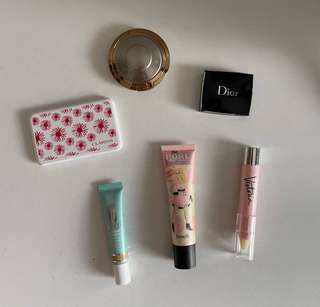 Универсальный хайлайтер для лица BECCA в золотистом футляре