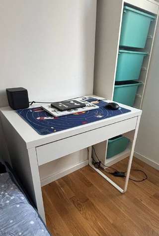 Стол IKEA Micke, состояние отличное,3000 динар, Подбара