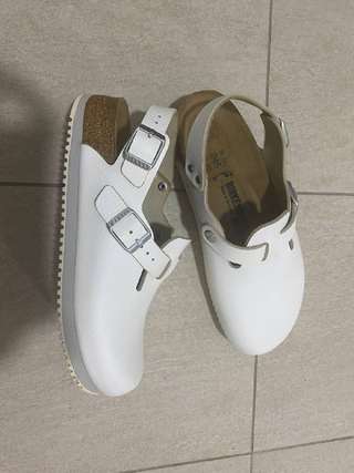 Белые Birkenstock 38,5 р-ра, отличны с шерстяным носком