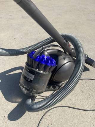 Пылесос Dyson состояние хорошее -120 Е