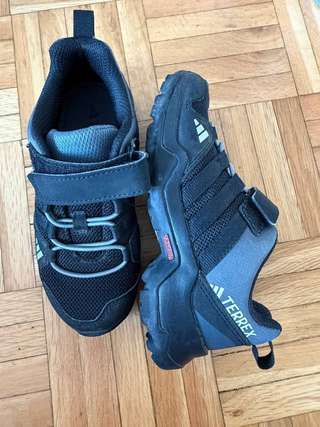 1. Adidas terrex gore tex 28, 165, сын носил два раза - 2000 дин