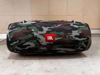 Продаю портативную Bluetooth-колонку JBL Xtreme 2