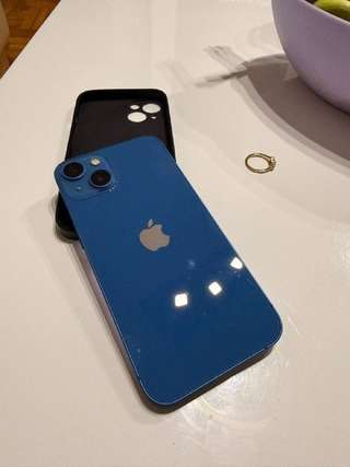 iPhone 13 в хорошем состоянии