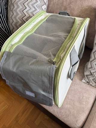 Продам новую переноску, не использовалась, размер: 45х28х26 см, цена 1000 дина