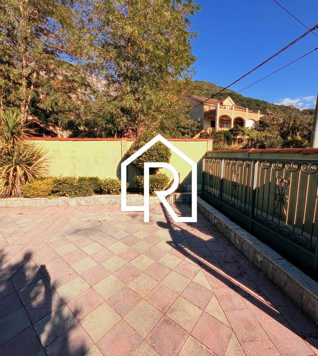 Цена снижена! · Просторная квартира в Seljanovo, Tivat | 220 м2 — фото 1 из 10